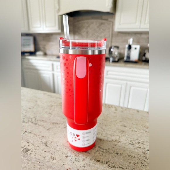 Valentine's Day - Limited Edition - Stanley 40oz with hearts - Picture 2 of 7